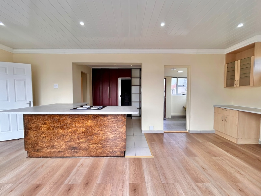 To Let 2 Bedroom Property for Rent in Zeekoevlei Western Cape